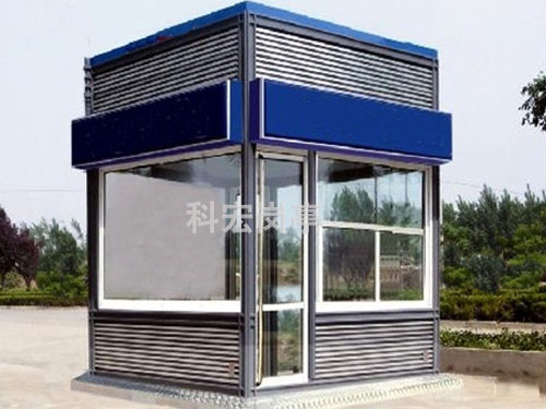 鋼結(jié)構(gòu)崗?fù)?></div>1、支撐柱 :采用鋼結(jié)構(gòu)加工成型1/4圓柱焊接而成<br>2、框架:采用304不銹鋼成型方通焊接而成<br>3、圓弧裙邊:采用不銹鋼玻璃熱彎成型<br>4、圓弧:10mm的熱彎鋼化玻璃<br>5、面板 :10mm的鋼化玻璃<br>6、底座;底層為角鋼架，中間為木板 表層為防滑鋁板 或防滑鐵板<br>7、內(nèi)吊頂 :豪華裝飾板<br>8、外頂:中間為方通架，鍍鋅板<br>10、活動門:地彈簧玻璃門<br>11、活動窗:8mm的鋼化玻璃<br>
	</div>

    <div style=